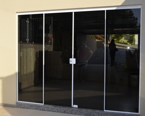 Portas em Vidro Fume